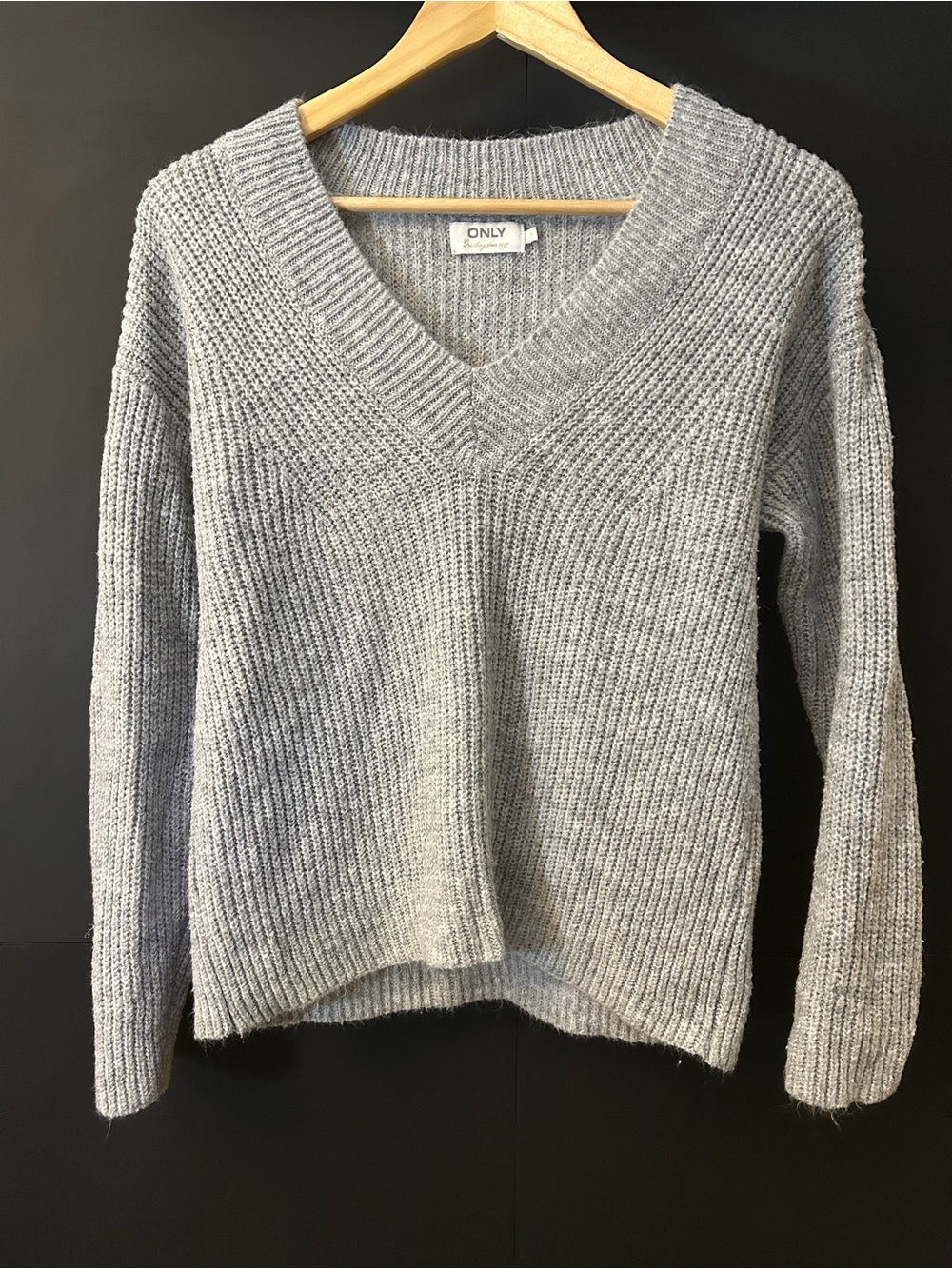 ONLY Light Gray Ribbed V-Neck Sweater Women
